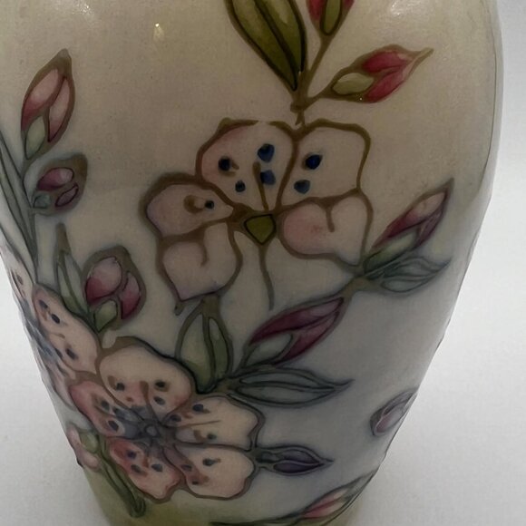 Moorcroft 'Spring Blossom' vase, designer Sally Tuffin - Picture 5 of 9